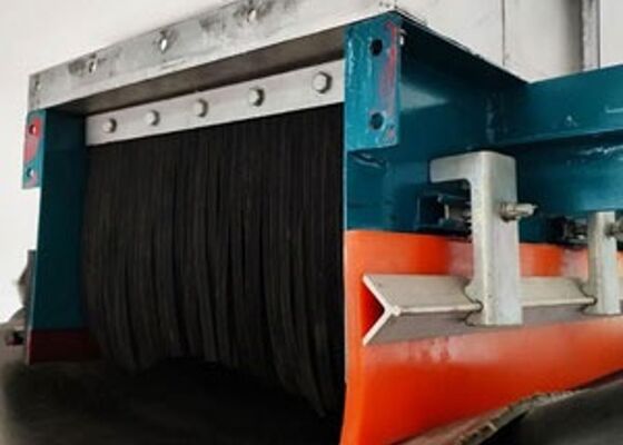 PU Conveyor Belt Sealing Skirt Red Color High Wear Resistance Transfer Point Use
