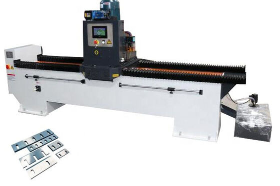 Automatische machine voor het slijpen van messen