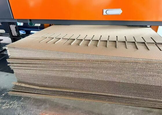 CNC-draadsnijmachine voor golfkarton / kattenskratcher