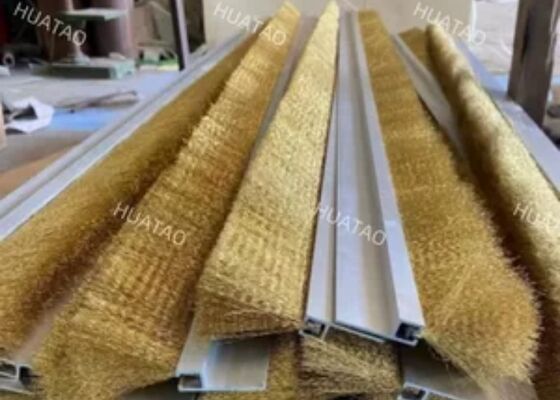 Doorlopende pers stalen gordel reinigingsborstel, hoogtemperatuur nylon filament, aangepaste lengte voor houten paneel lijn